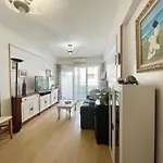 Cozy Center Apartment